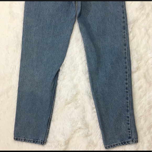 Vintage High waisted Levi Jeans - Picture 5 of 9